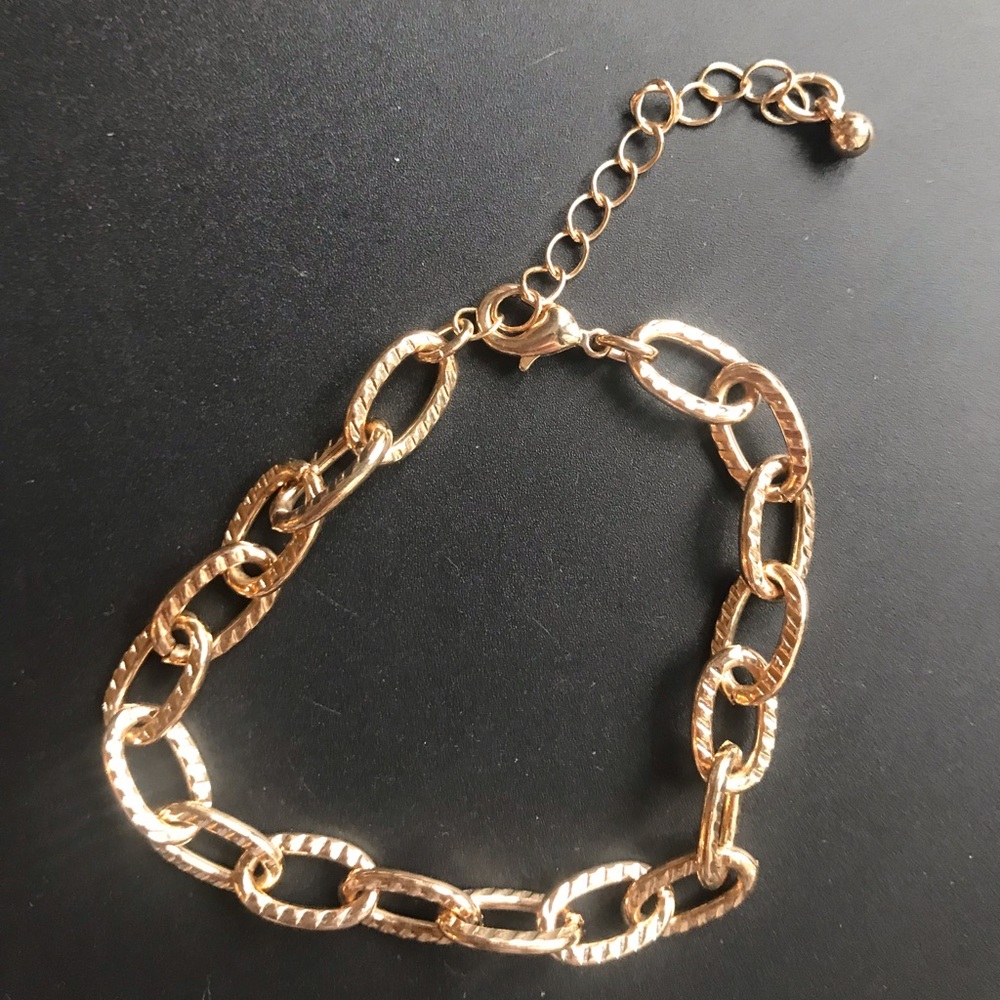 Gold color elegant chain bracelet